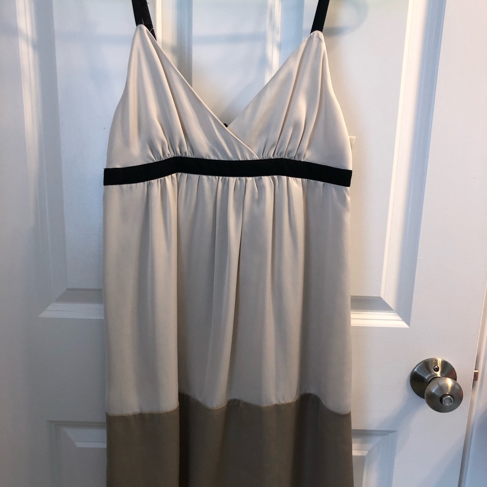 Women’s Adorable Kensie Spaghetti Strap Dress Color Block Tan/Cream Dress. Small